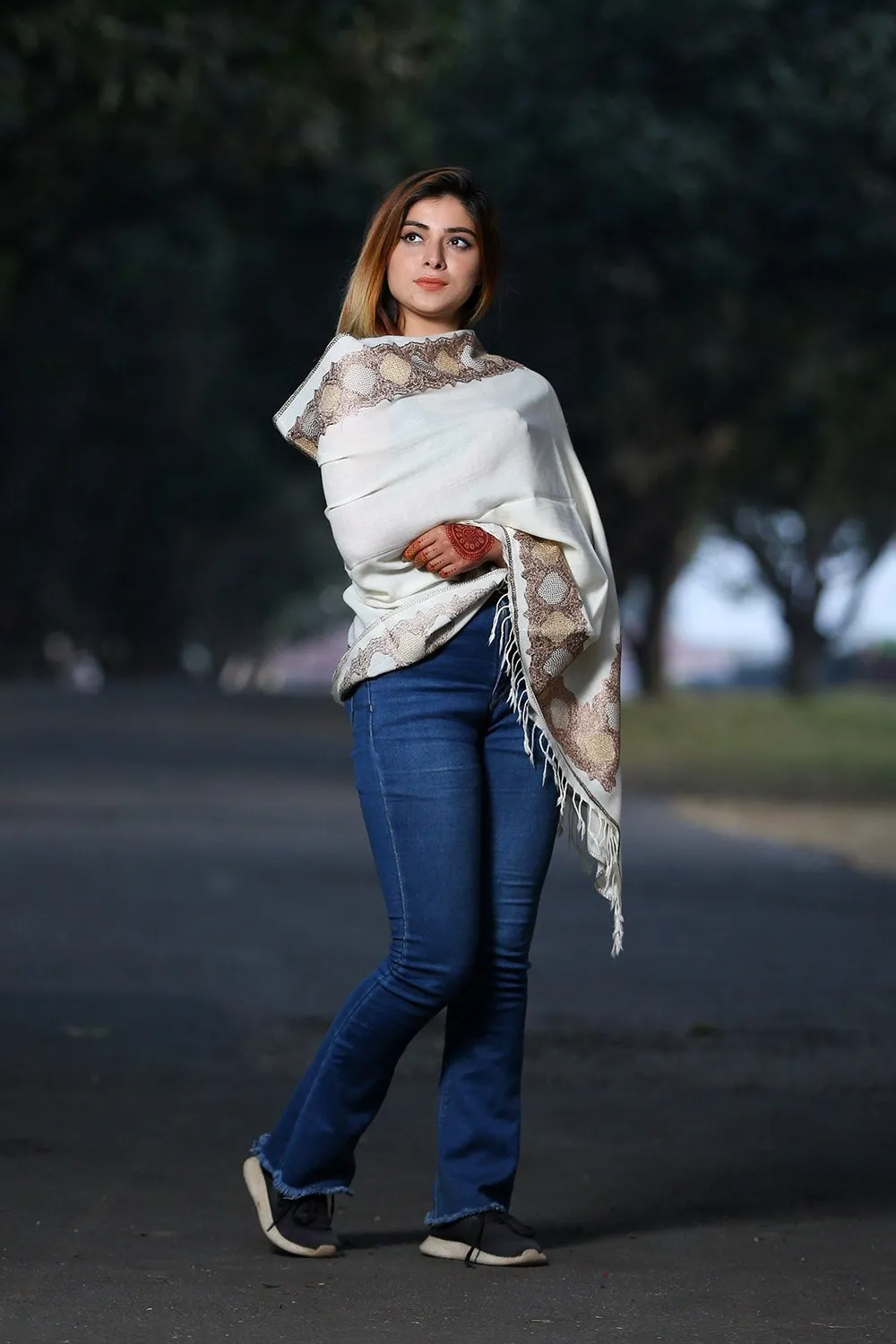 PEARL WHITE COLOUR KASHMIRI STOLE WITH CLASSY SWAROVSKI WORK DEFINES FEMINISM AND ENHANCES SOPHISTICATION