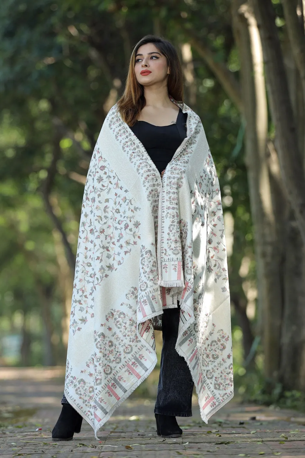 WHITE COLOUR KANI SHAWL WORK DEFINES ROYAL AND LUXURIOUS EXTREMELY COMFORTABLE FOR ALL EVENTS